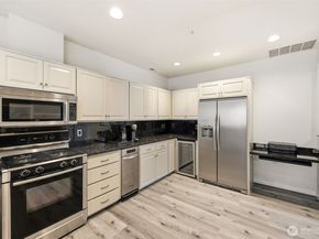 22005 6th Avenue S 312, Des Moines WA 98198