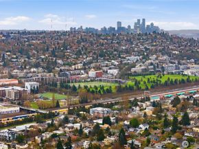 2500 W Manor Place 216, Seattle WA 98199