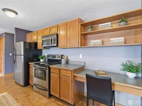 2500 W Manor Place 216, Seattle WA 98199