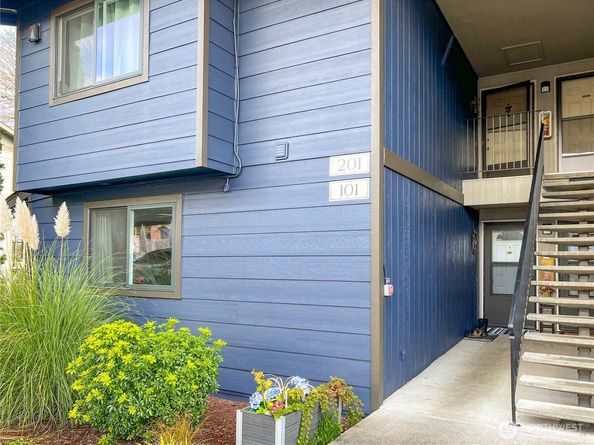 3390 Narrows Lane NE 101, Bremerton WA 98310