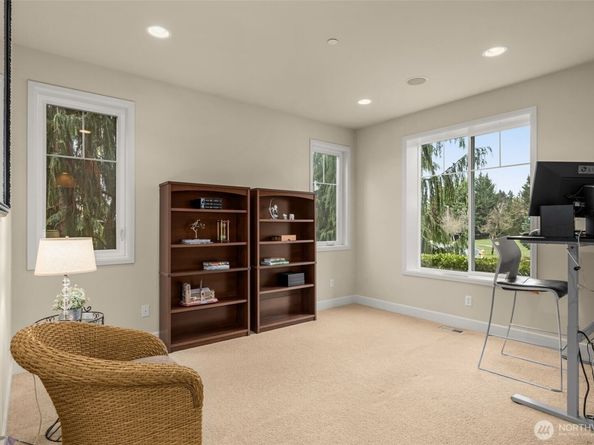 16763 NE 121st ST, Redmond WA 98052