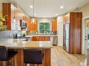 301 S 47th Street B, Renton WA 98055