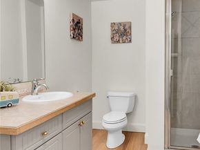 922 Nob Hill Avenue N, Seattle WA 98109