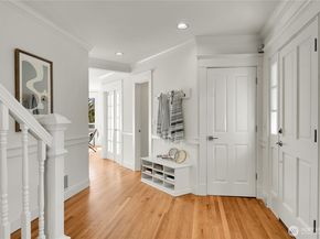 922 Nob Hill Avenue N, Seattle WA 98109