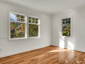 922 Nob Hill Avenue N, Seattle WA 98109