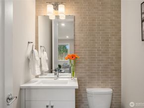 23121 NE 8th Street A4, Sammamish WA 98074