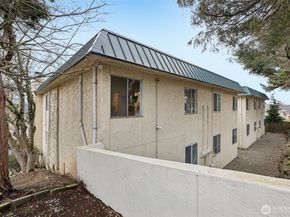 629 Cedar Avenue S A202, Renton WA 98057