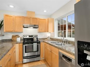 25025 SE Klahanie Boulevard D302, Sammamish WA 98029