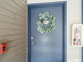 25025 SE Klahanie Boulevard D302, Sammamish WA 98029