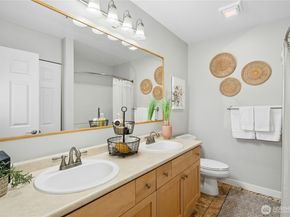 25025 SE Klahanie Boulevard D302, Sammamish WA 98029