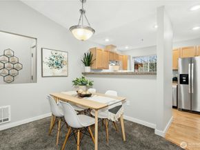 25025 SE Klahanie Boulevard D302, Sammamish WA 98029