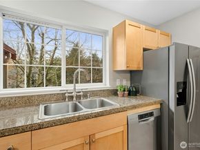 25025 SE Klahanie Boulevard D302, Sammamish WA 98029