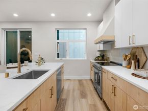 910 15th Avenue B, Seattle WA 98122