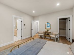 910 15th Avenue B, Seattle WA 98122