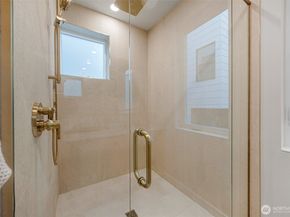 910 15th Avenue B, Seattle WA 98122