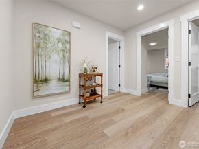 910 15th Avenue B, Seattle WA 98122