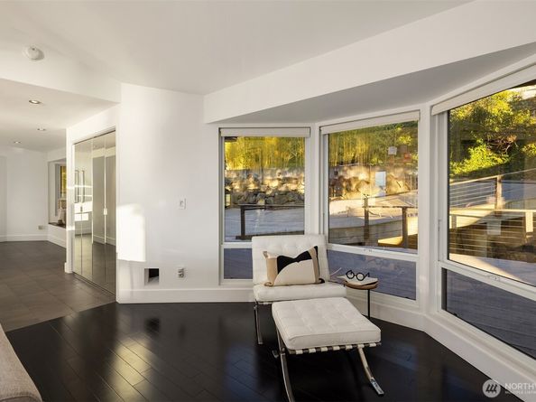 15733 25th Avenue SW, Burien WA 98166