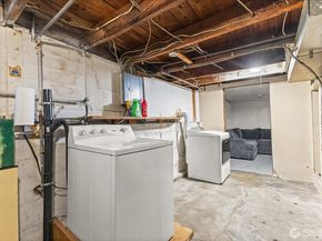 9007 Dayton Avenue N, Seattle WA 98103