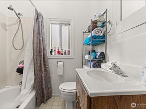 9007 Dayton Avenue N, Seattle WA 98103