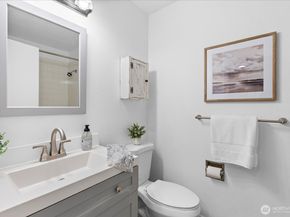 410 214th Street SW B, Bothell WA 98021