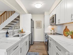 410 214th Street SW B, Bothell WA 98021