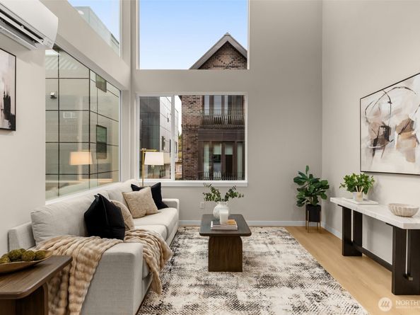 1123 C 10th Avenue E, Seattle WA 98102