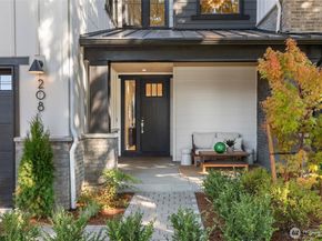 208 106th Avenue SE, Bellevue WA 98004