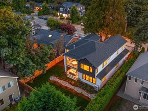 208 106th Avenue SE, Bellevue WA 98004