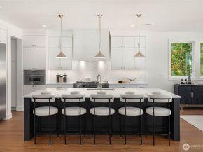 208 106th Avenue SE, Bellevue WA 98004