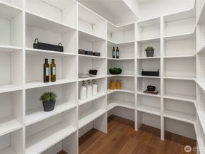 208 106th Avenue SE, Bellevue WA 98004