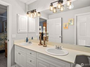 672 Chelan Place NE 672, Renton WA 98059