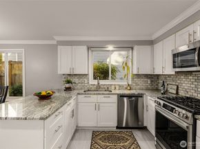 24230 SE 44th Street, Sammamish WA 98029