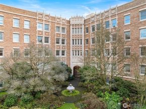 5810 Cowen Place NE 106, Seattle WA 98105