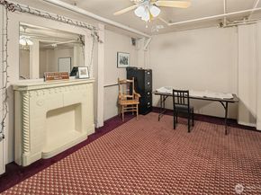 5810 Cowen Place NE 106, Seattle WA 98105