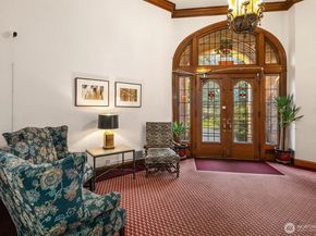 5810 Cowen Place NE 106, Seattle WA 98105