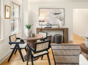 5810 Cowen Place NE 106, Seattle WA 98105