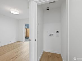 7320 11th Avenue NE, Seattle WA 98115