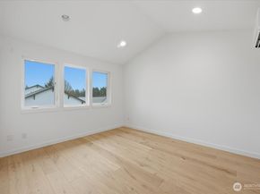 7320 11th Avenue NE, Seattle WA 98115