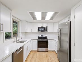 2858 241st Avenue SE, Sammamish WA 98075