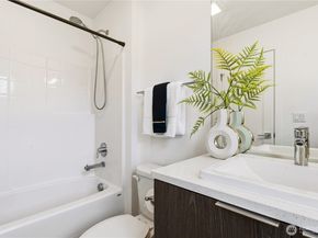 6563 SE 8th Place, Renton WA 98059