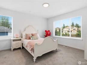 6563 SE 8th Place, Renton WA 98059