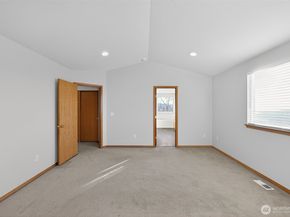 2103 NE 6th Cir, Renton WA 98056