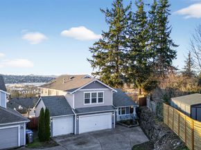 2103 NE 6th Cir, Renton WA 98056