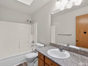 2103 NE 6th Cir, Renton WA 98056