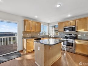 2103 NE 6th Cir, Renton WA 98056