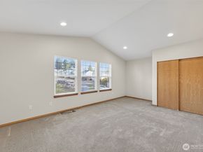 2103 NE 6th Cir, Renton WA 98056