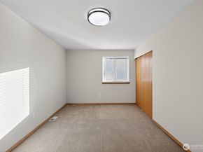 2103 NE 6th Cir, Renton WA 98056