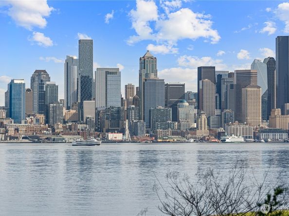 1140 Alki Avenue SW 204, Seattle WA 98116