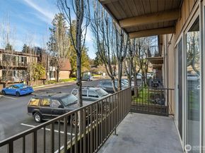 11008 NE 68th Street 716, Kirkland WA 98033