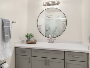 11008 NE 68th Street 716, Kirkland WA 98033